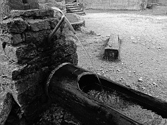 Arriviamo a Crocette (mt.1360)  sito di antiche strutture minerarie oggi sede del rifugio omonimo